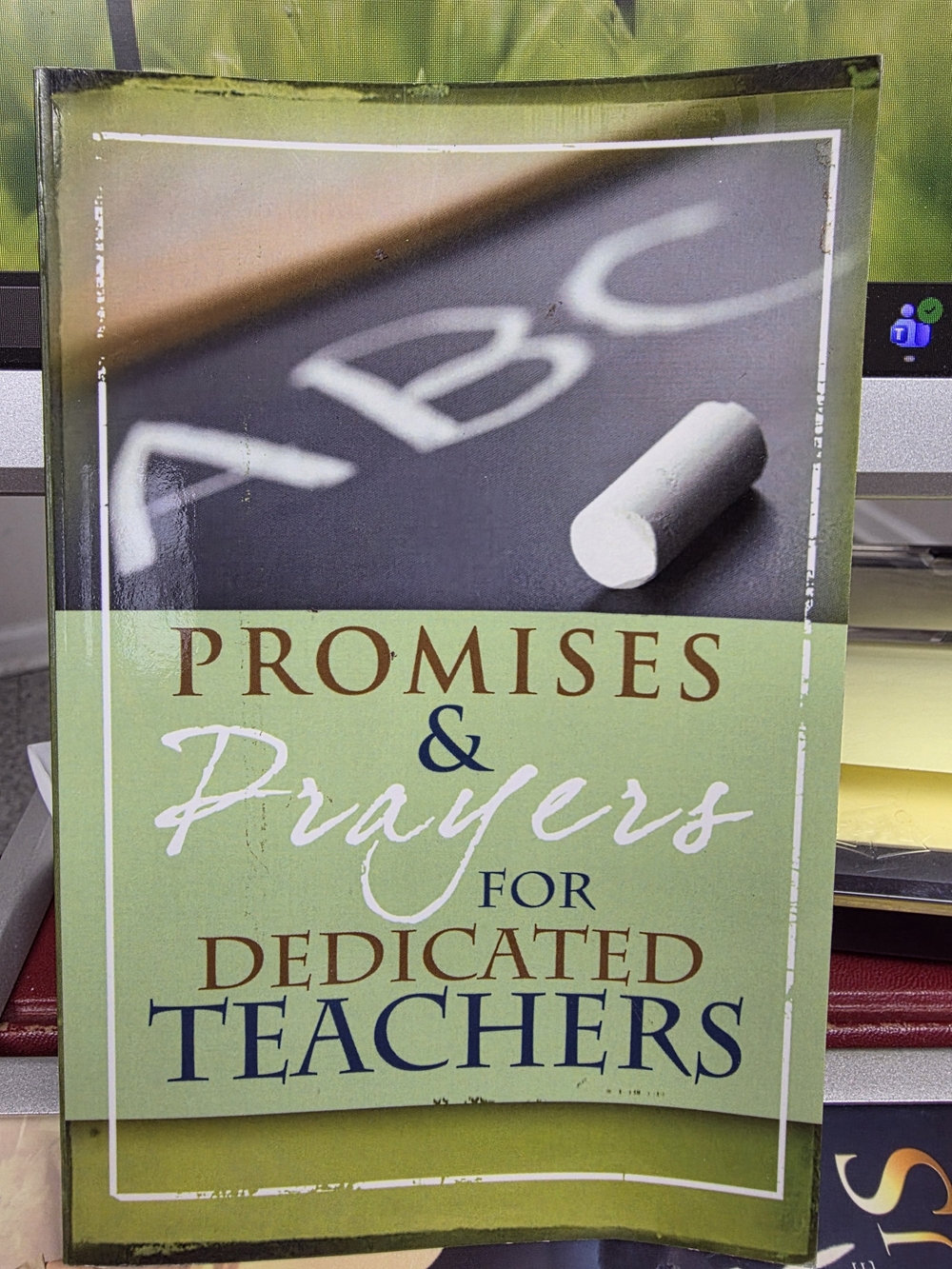 Promises & Prayers for Dedicated Teachers Pocket Edition - 30 Spirit-Lifting Dev